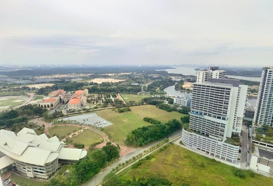 1519 Almas Suites Seaview Sunrise Netflix By Stay Nusajaya  Bagian luar foto