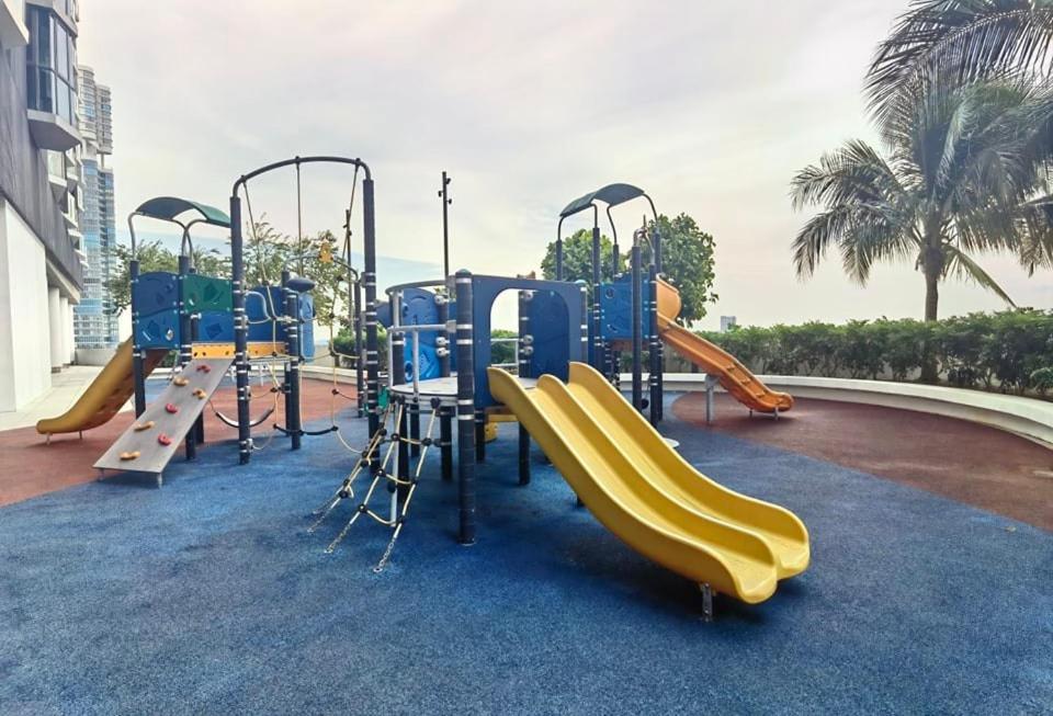 1519 Almas Suites Seaview Sunrise Netflix By Stay Nusajaya  Bagian luar foto